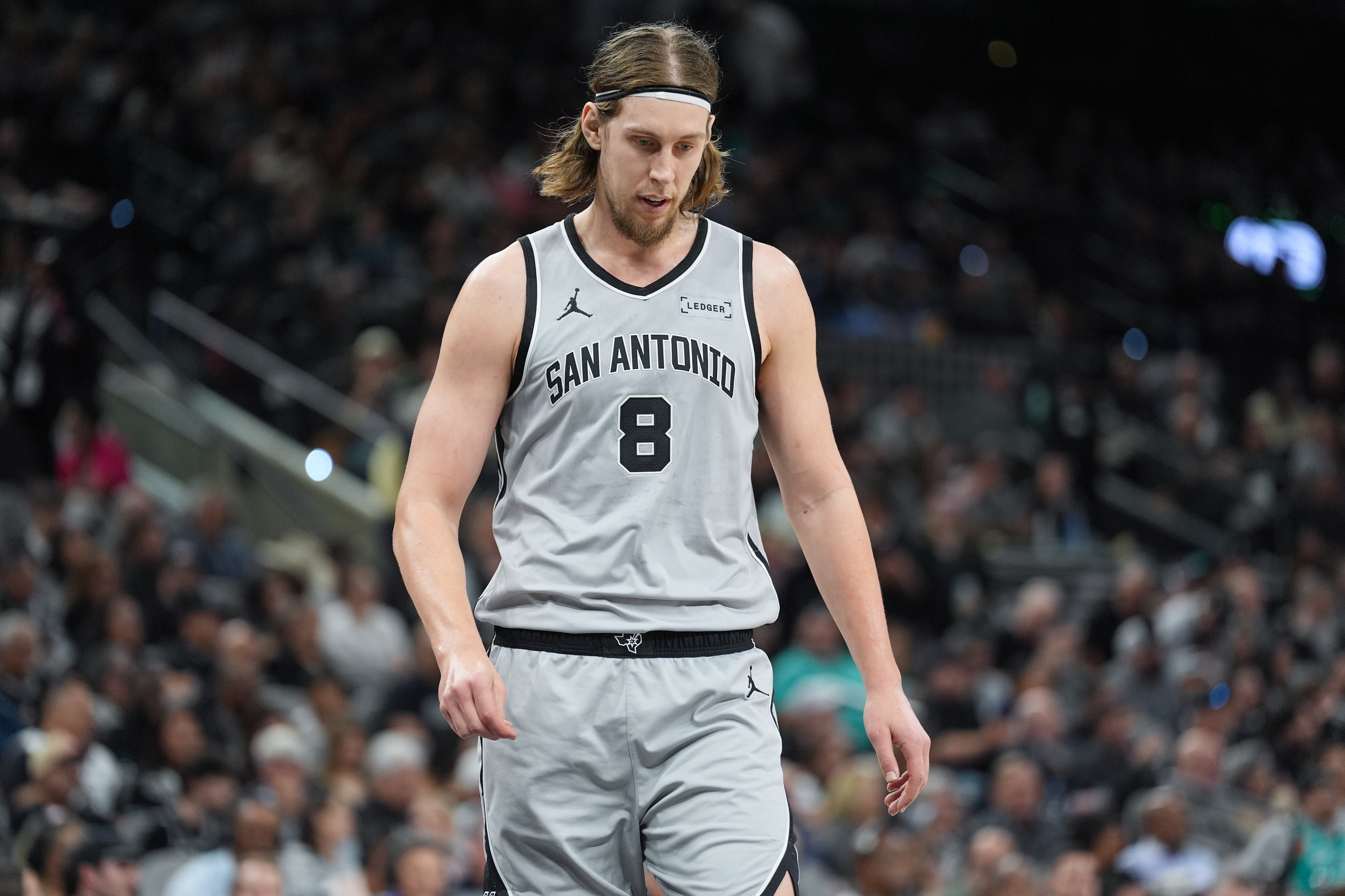 OD体育平台-解说：马刺的中锋问题需解决 奥利尼克今天的挡拆被对手彻底无视