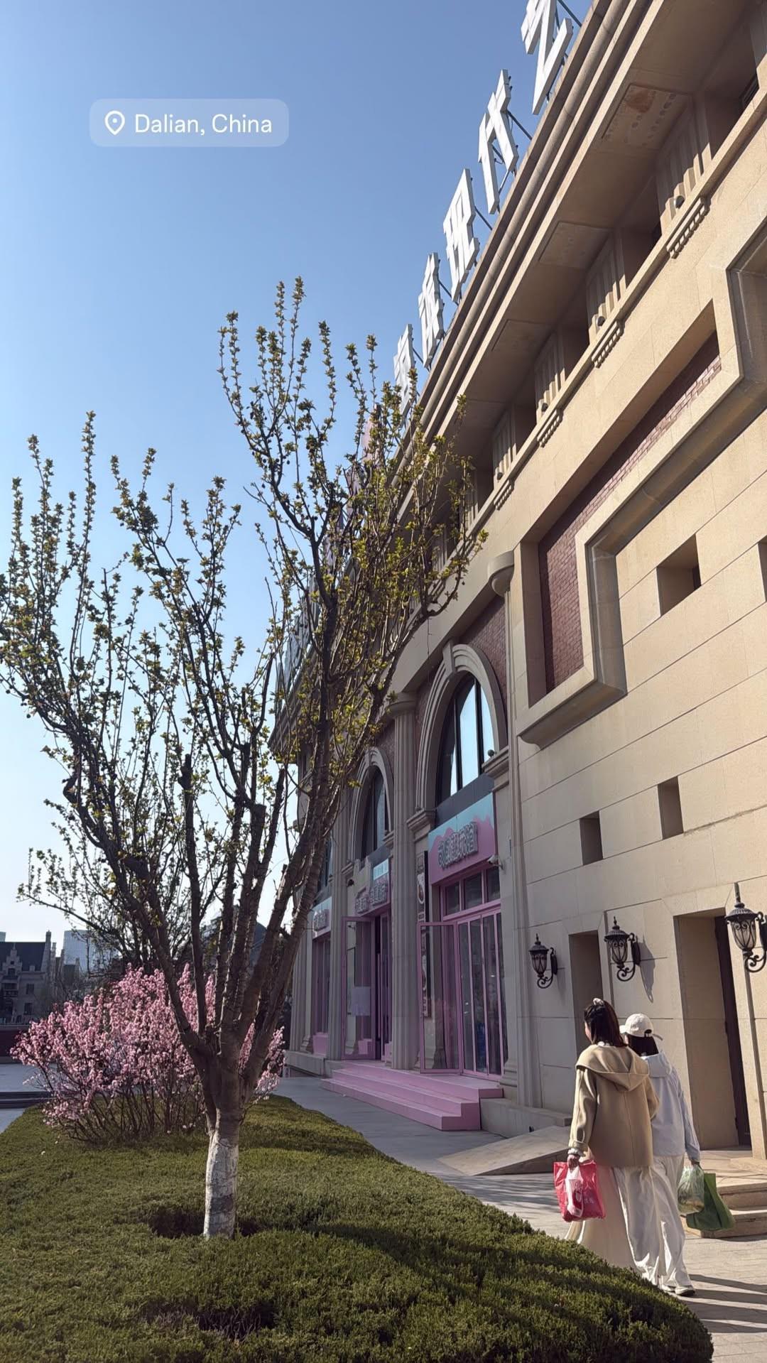 OD体育官方-家人来华，斯坦丘妻子分享在大连的照片